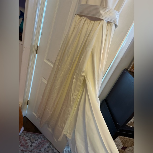 NWT Vera Wang V Neck Halter Gown w/ Sash White Wedding or Bridesmaid Dress - Picture 6 of 6